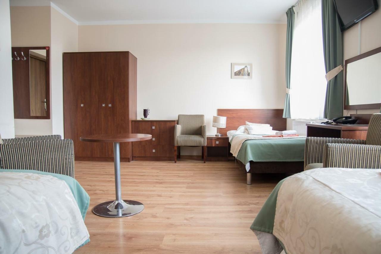 Sanatorium Uzdrowiskowe Lacznosc 호텔 시에초시네크 외부 사진