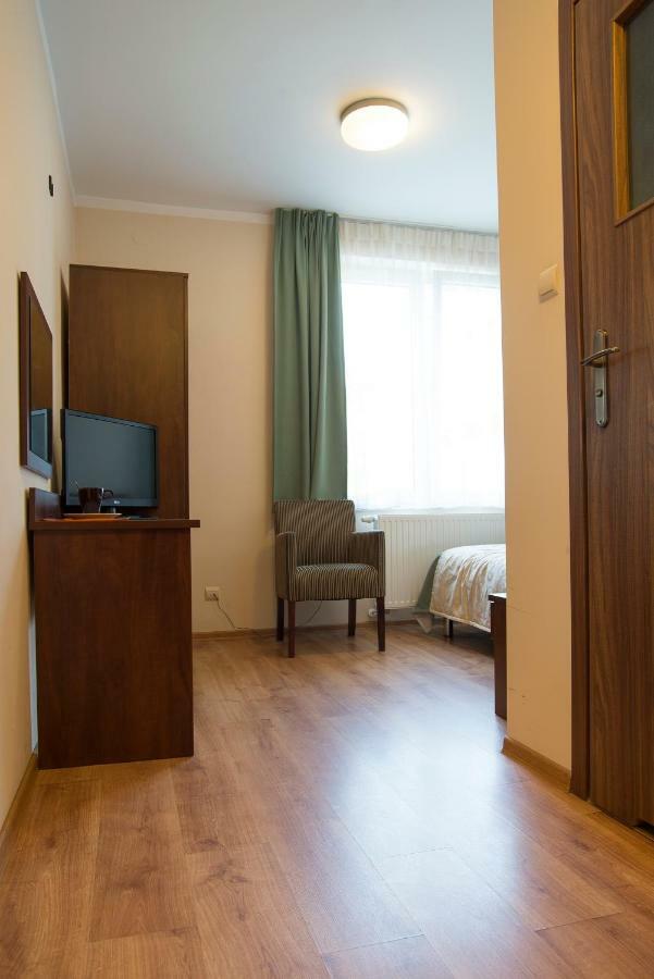 Sanatorium Uzdrowiskowe Lacznosc 호텔 시에초시네크 외부 사진
